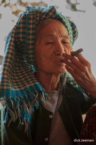 Shan lady smoking